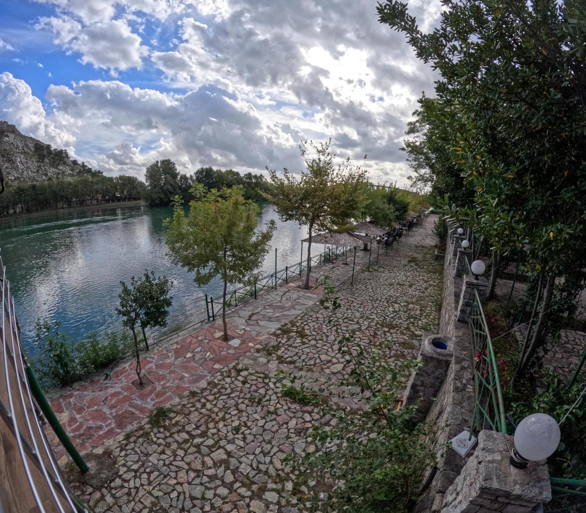Buna Park Hotel Shkoder Bagian luar foto