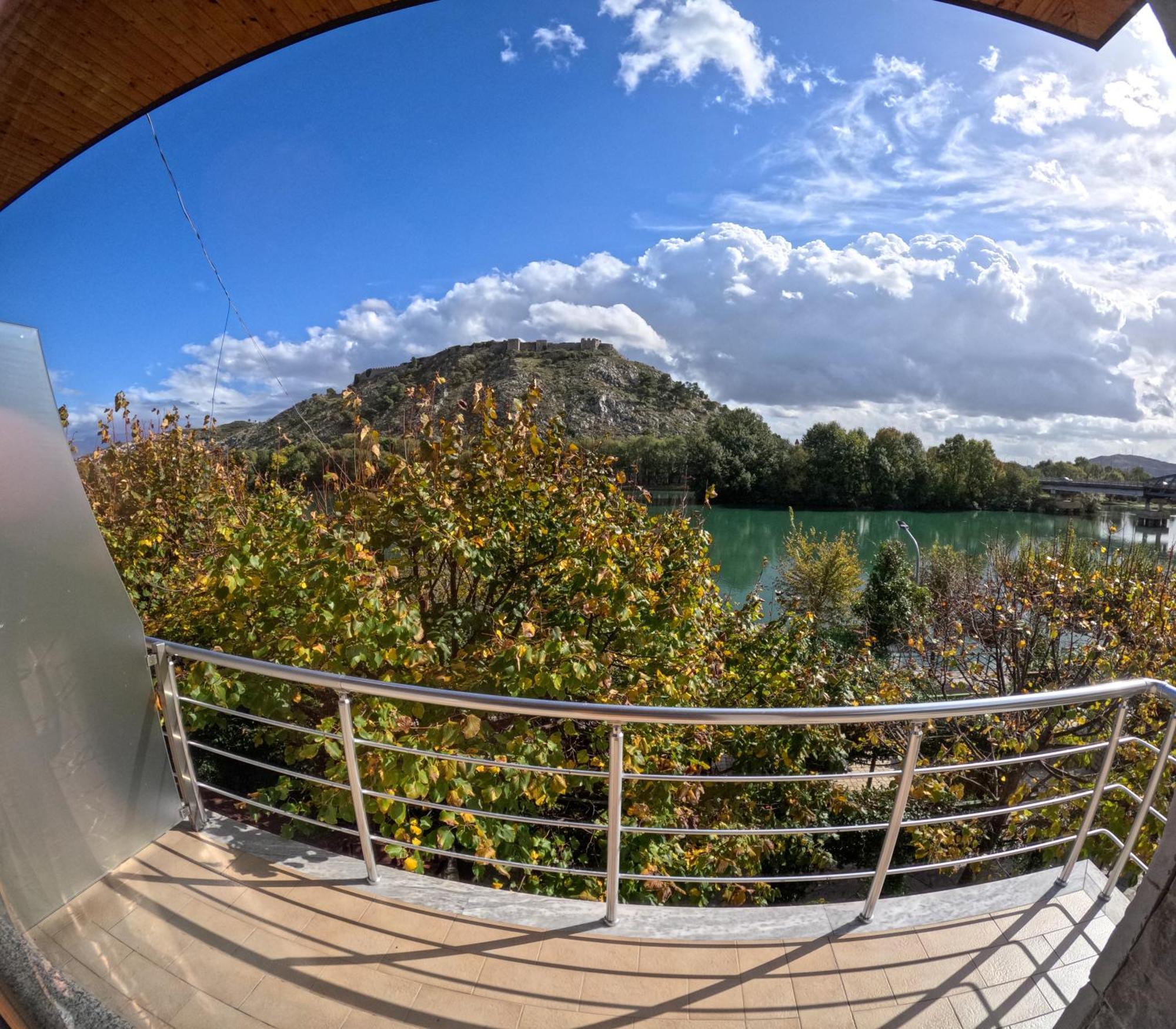 Buna Park Hotel Shkoder Bagian luar foto