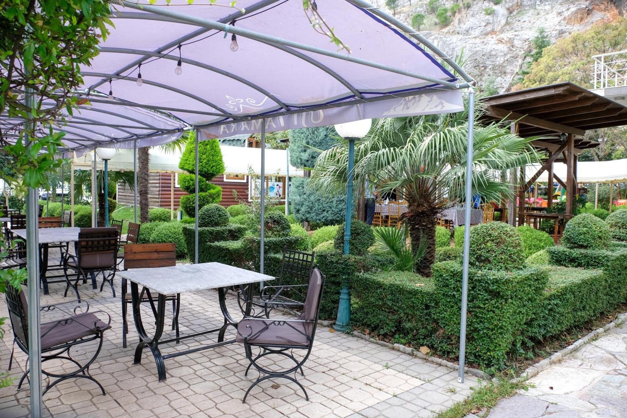 Buna Park Hotel Shkoder Bagian luar foto