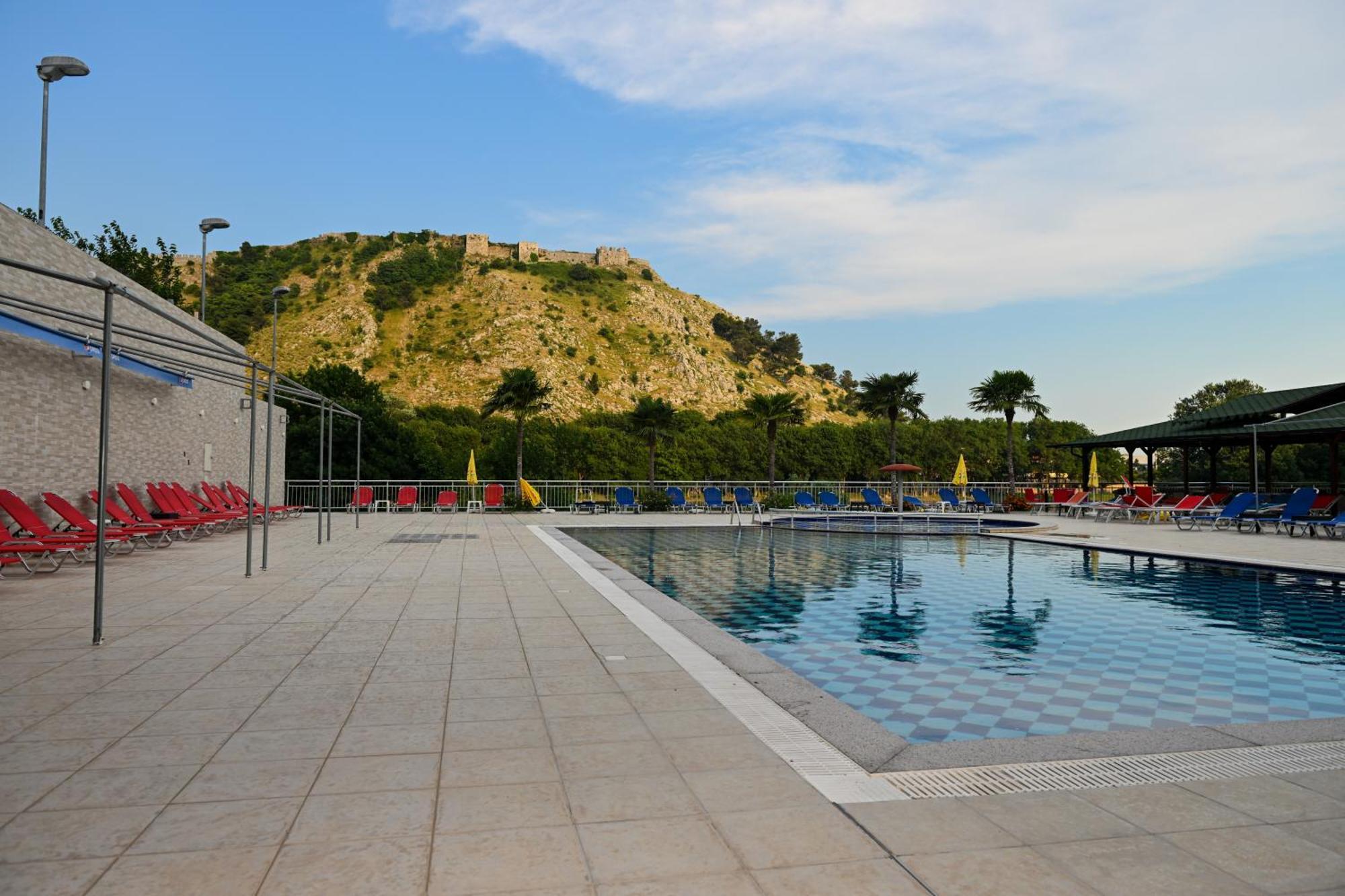 Buna Park Hotel Shkoder Bagian luar foto