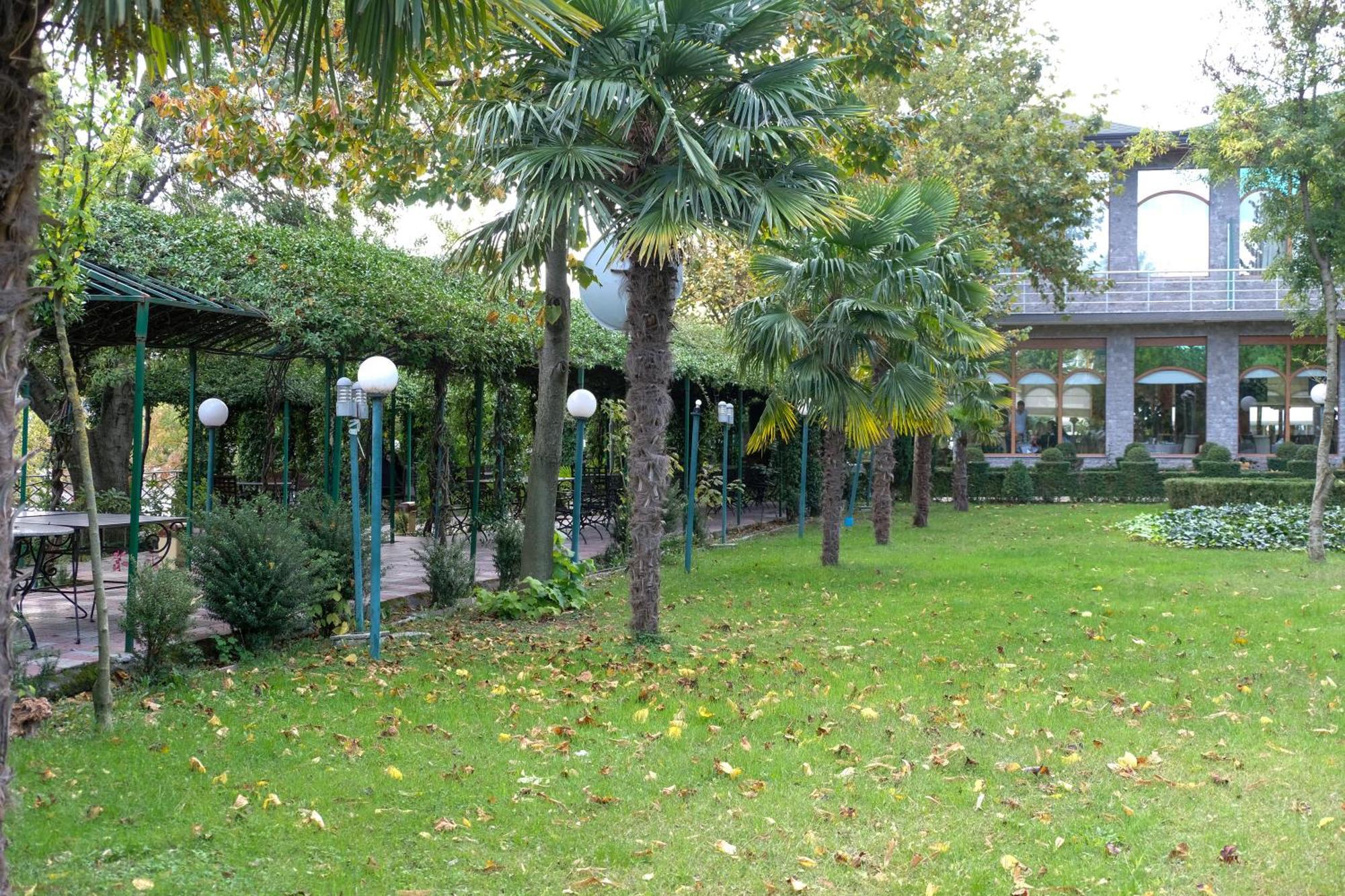 Buna Park Hotel Shkoder Bagian luar foto