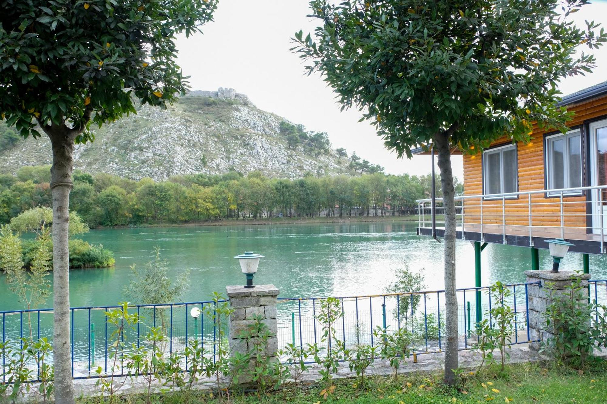 Buna Park Hotel Shkoder Bagian luar foto