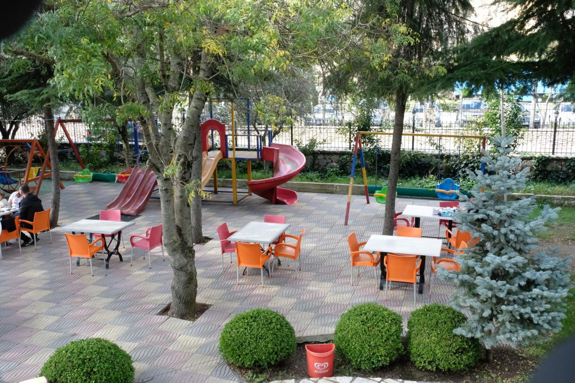 Buna Park Hotel Shkoder Bagian luar foto