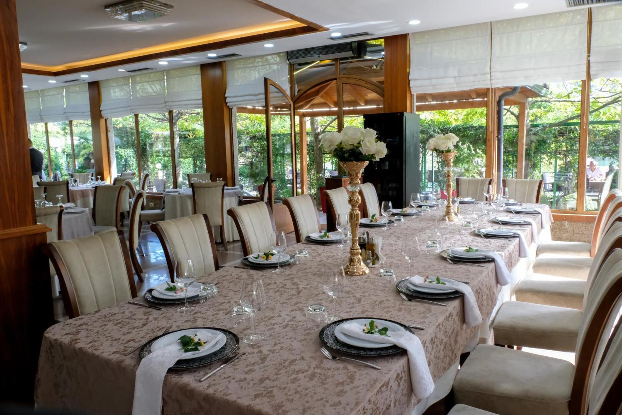 Buna Park Hotel Shkoder Bagian luar foto
