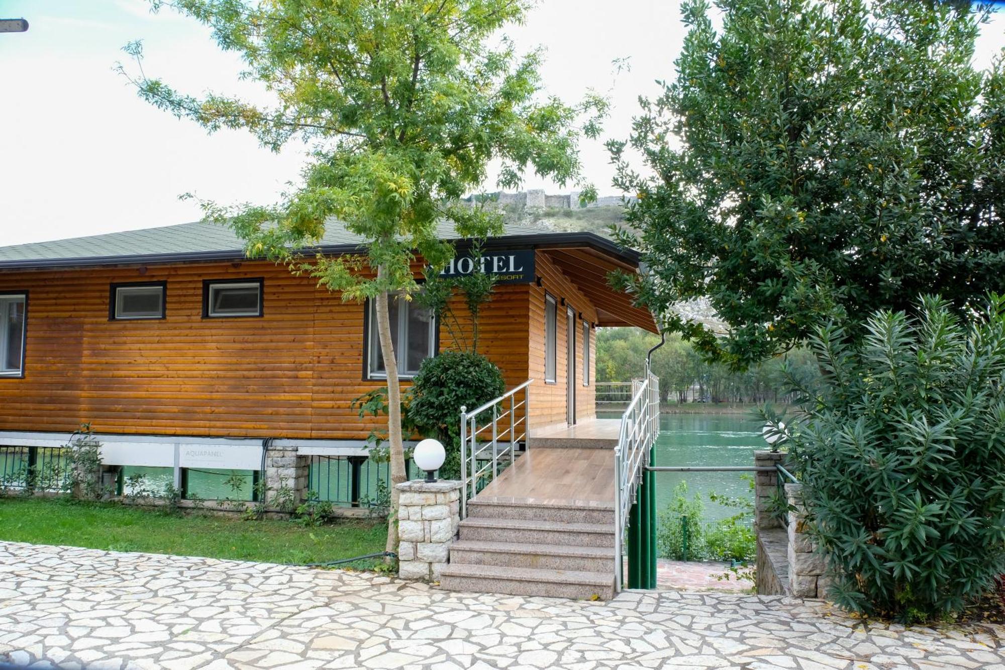 Buna Park Hotel Shkoder Bagian luar foto