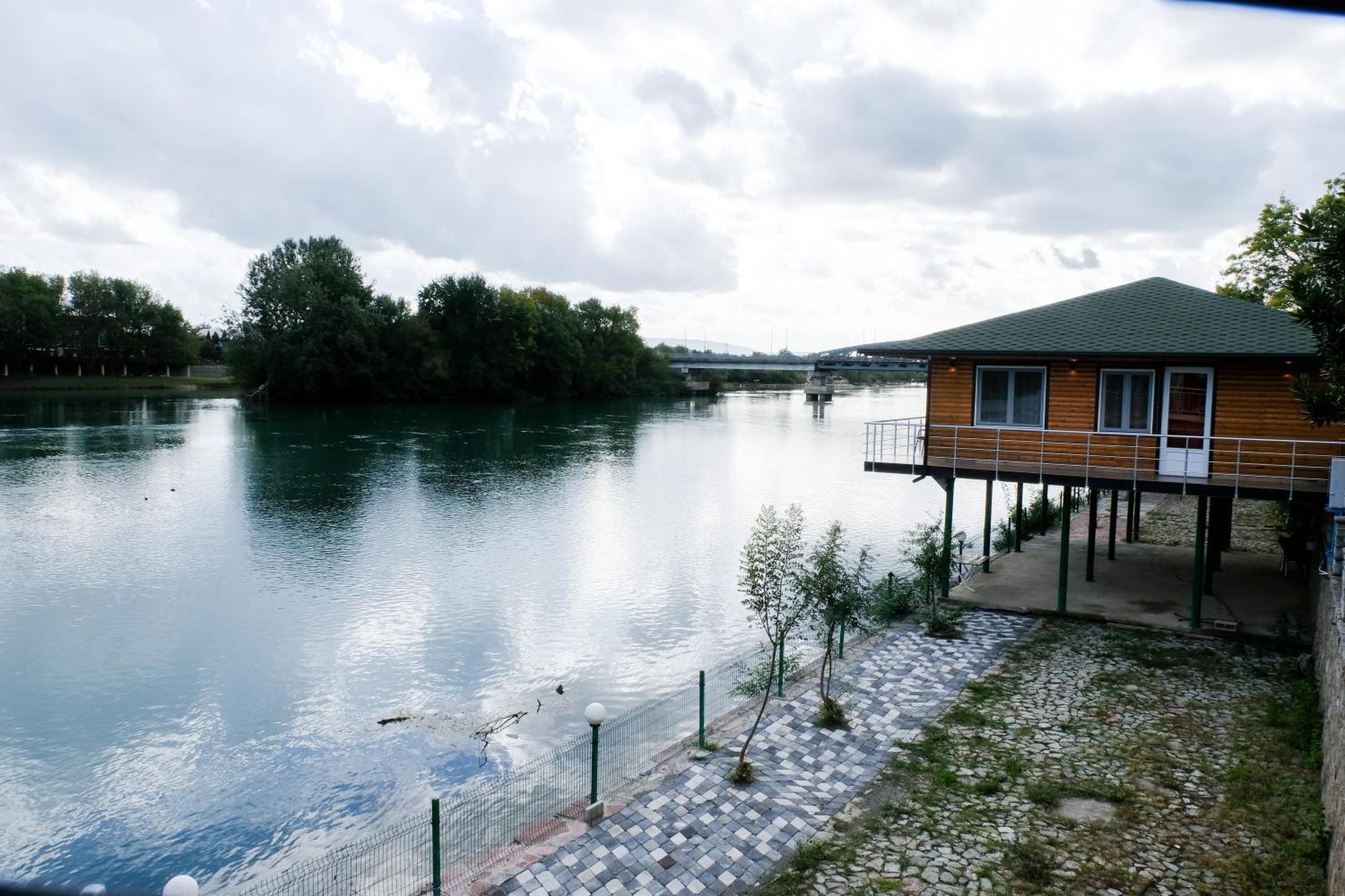Buna Park Hotel Shkoder Bagian luar foto