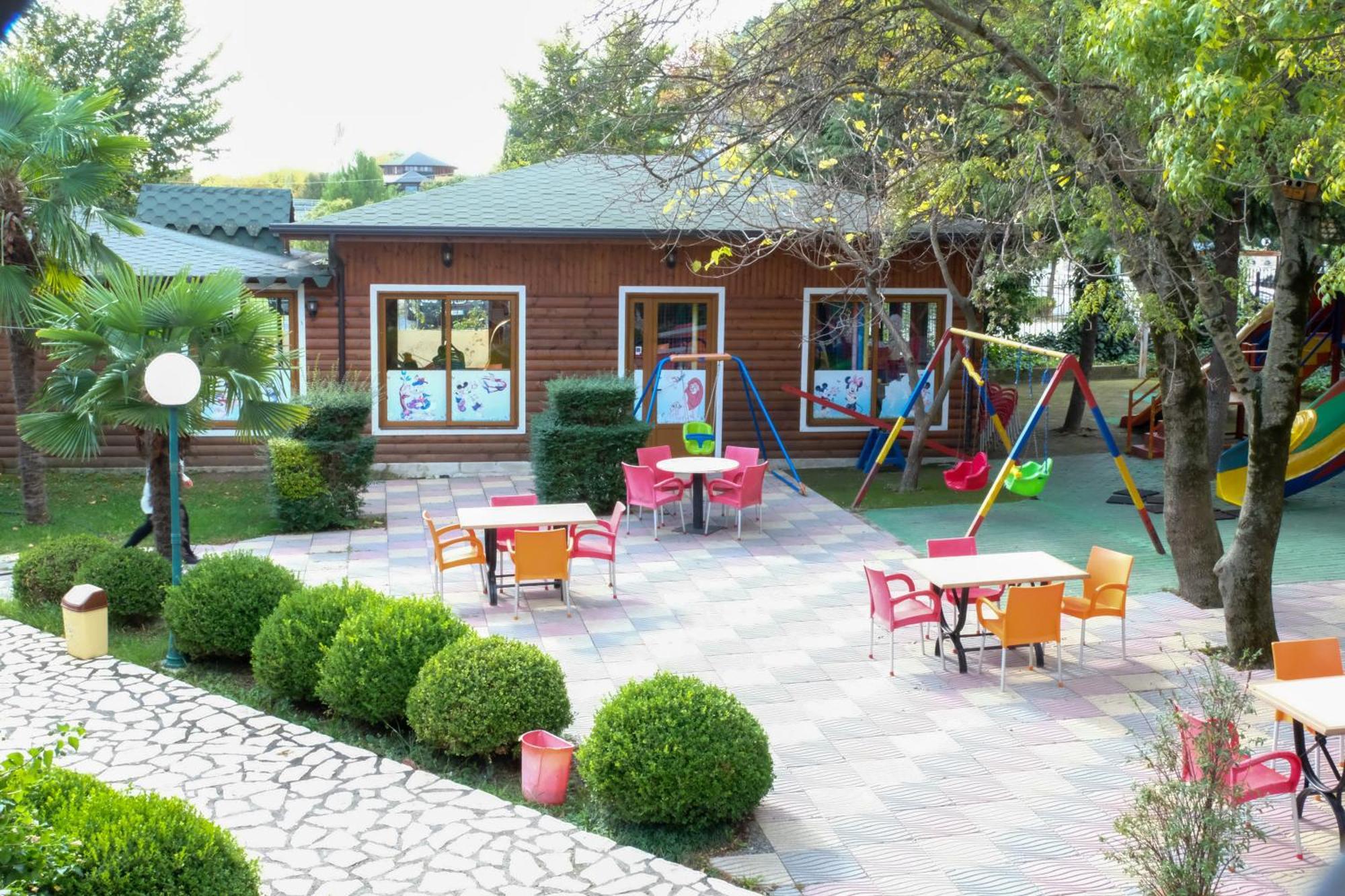 Buna Park Hotel Shkoder Bagian luar foto