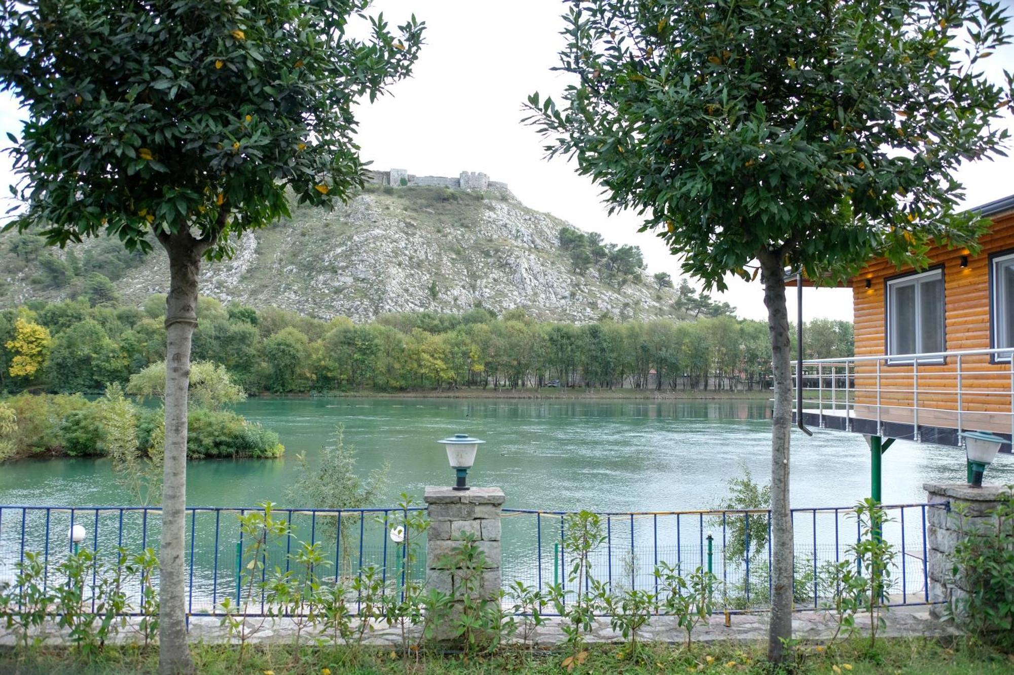 Buna Park Hotel Shkoder Bagian luar foto