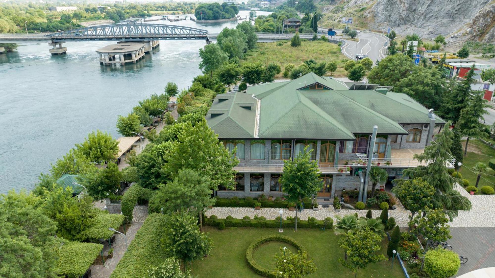Buna Park Hotel Shkoder Bagian luar foto