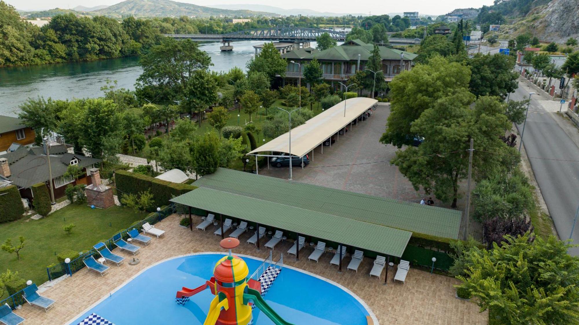Buna Park Hotel Shkoder Bagian luar foto