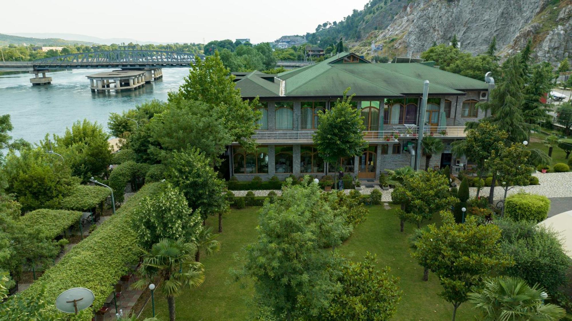 Buna Park Hotel Shkoder Bagian luar foto