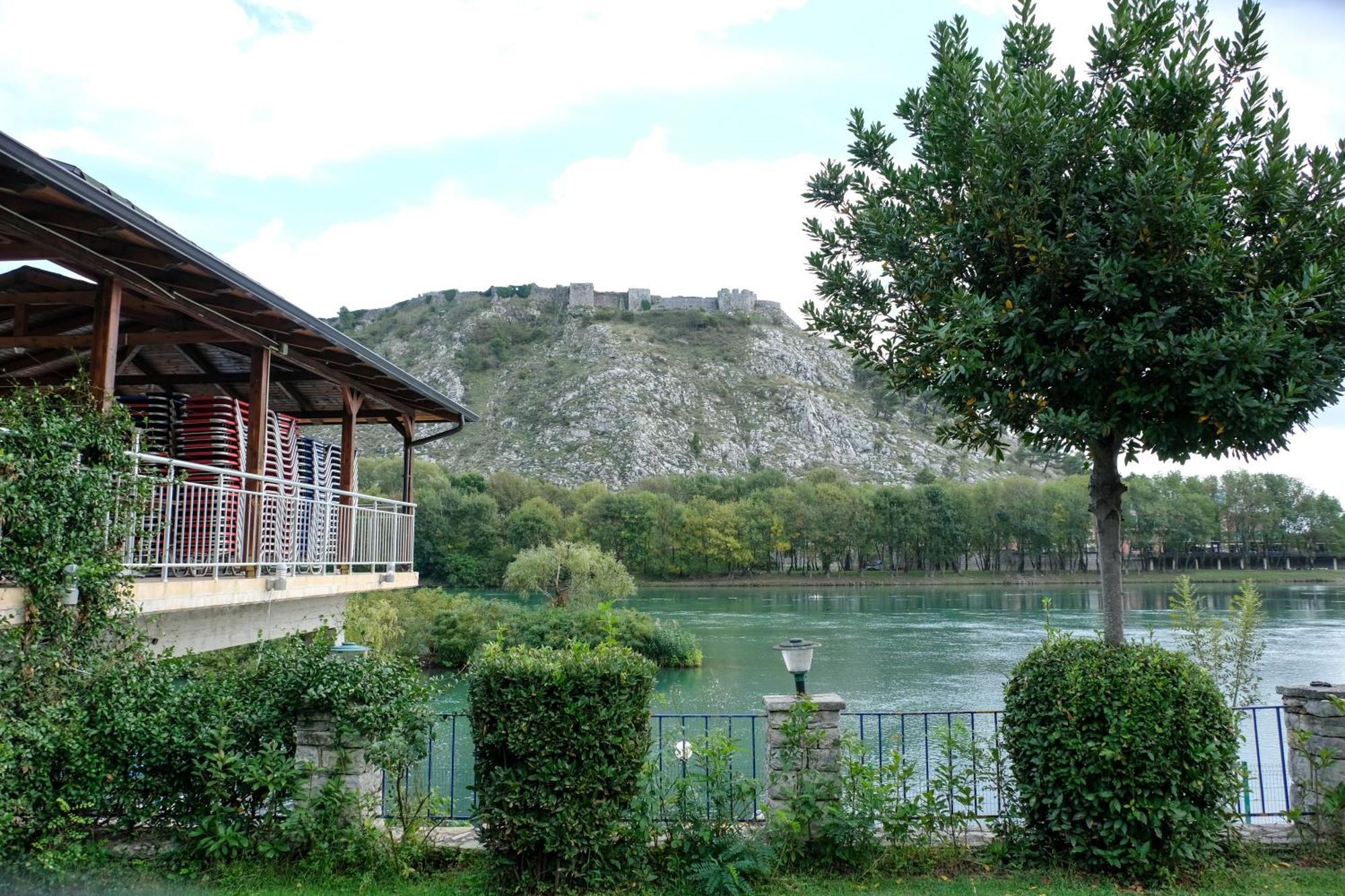 Buna Park Hotel Shkoder Bagian luar foto
