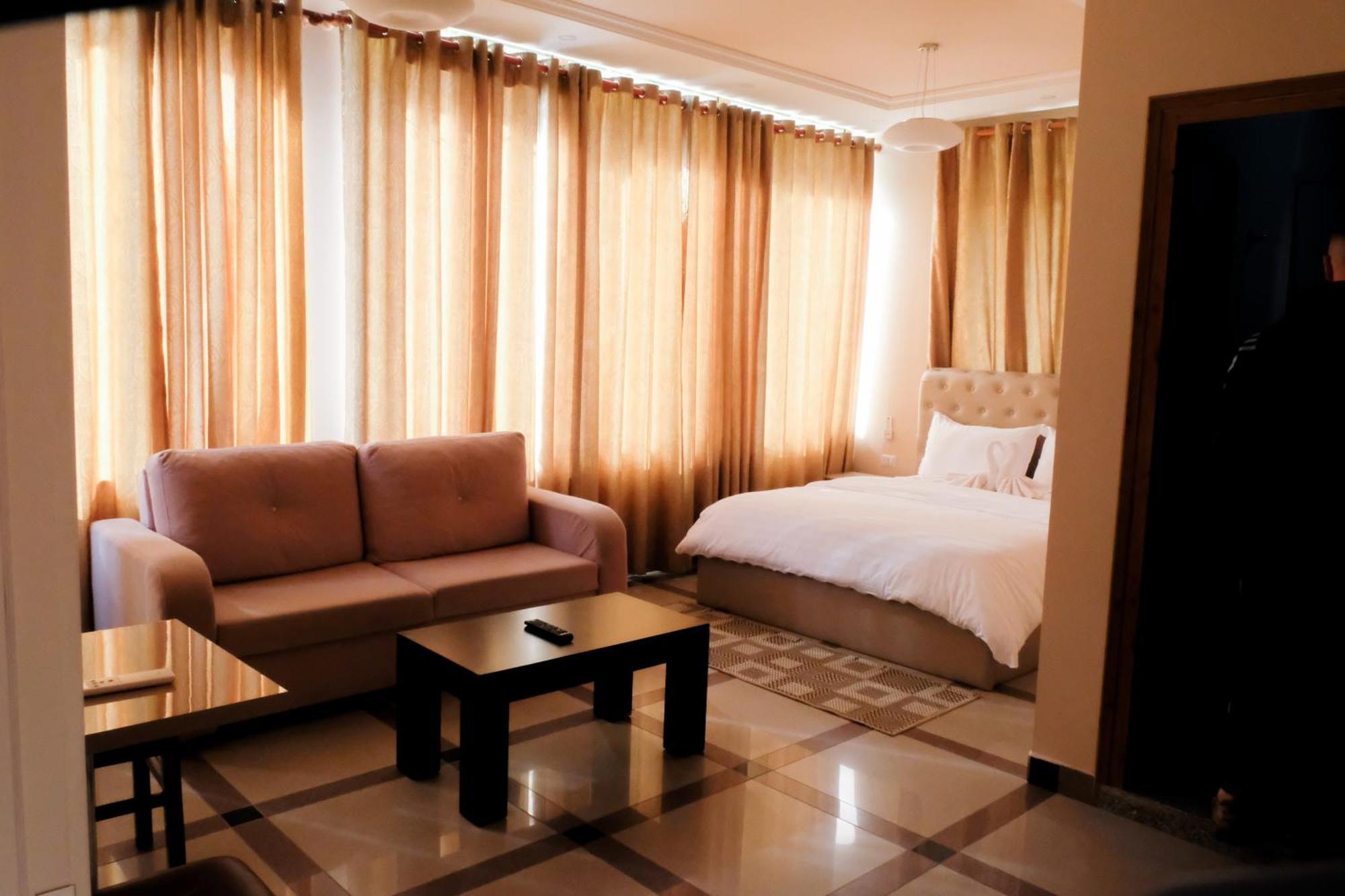 Buna Park Hotel Shkoder Bagian luar foto