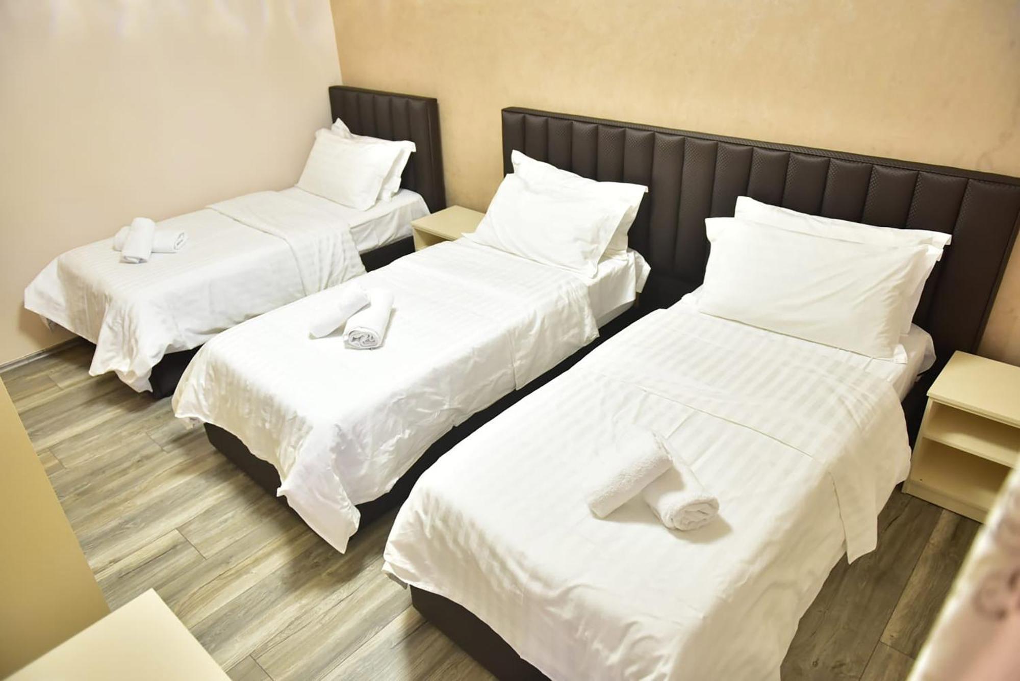 Buna Park Hotel Shkoder Bagian luar foto