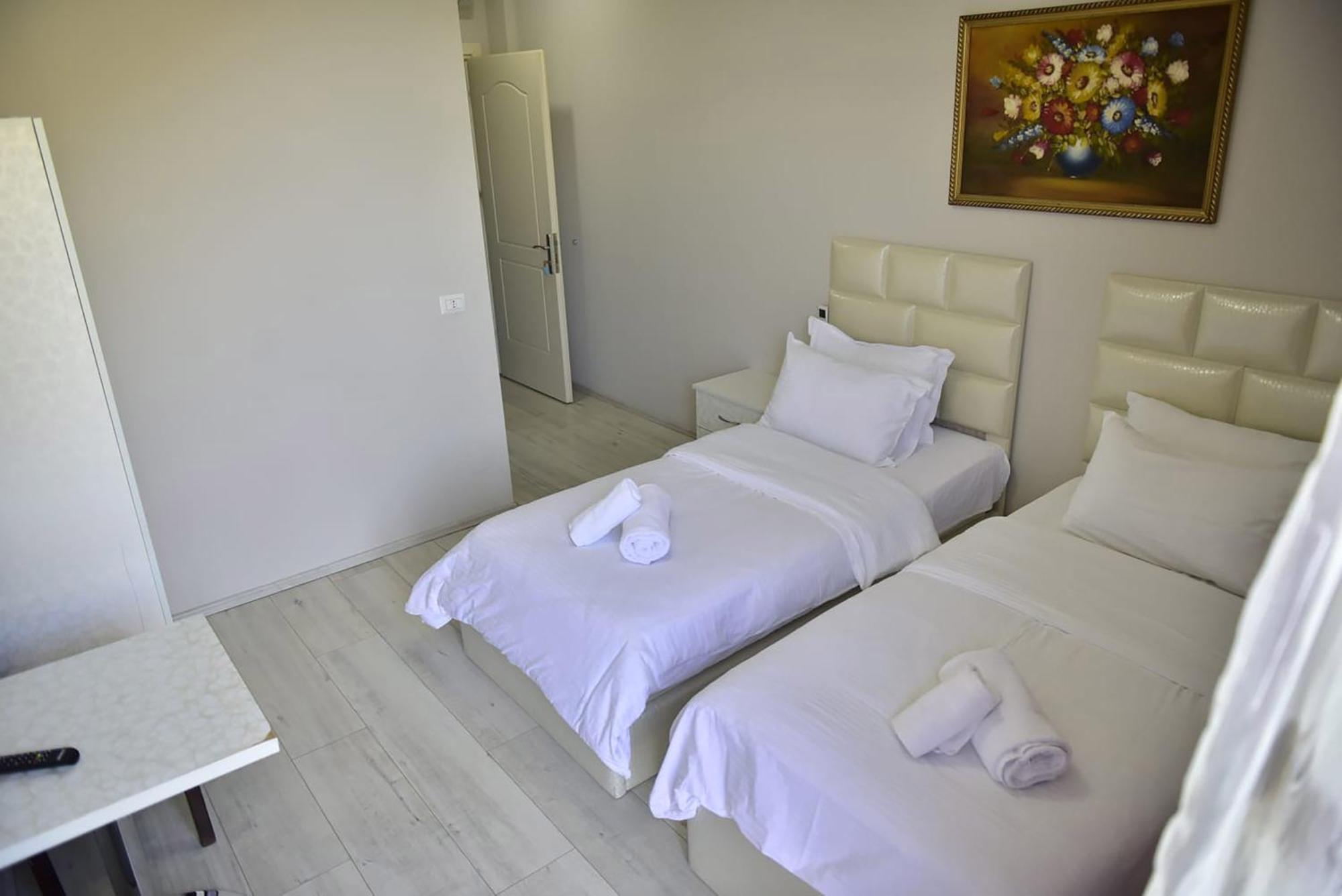 Buna Park Hotel Shkoder Bagian luar foto