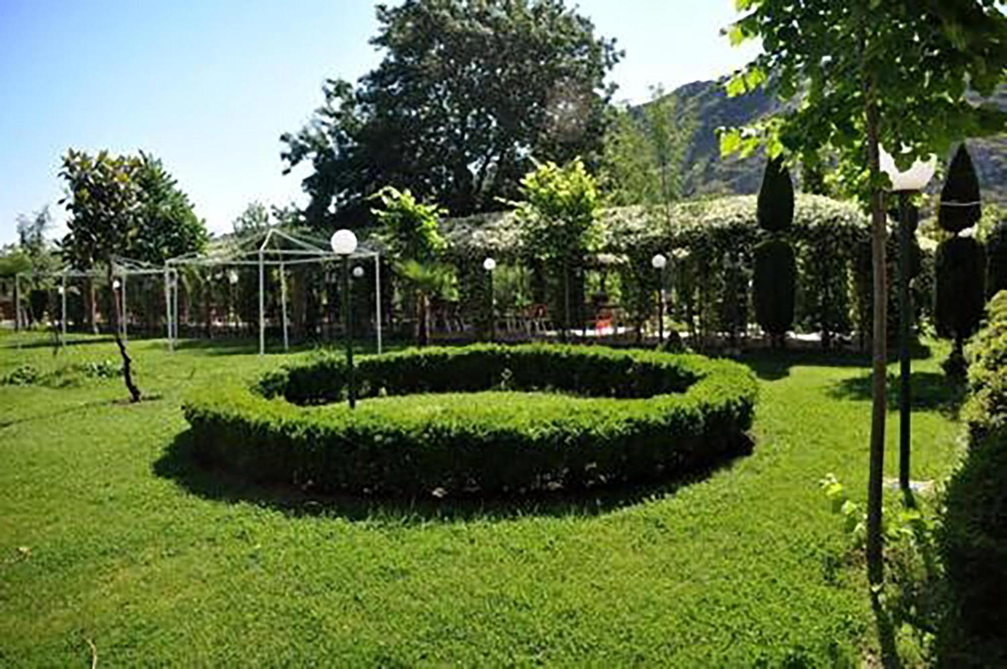 Buna Park Hotel Shkoder Bagian luar foto