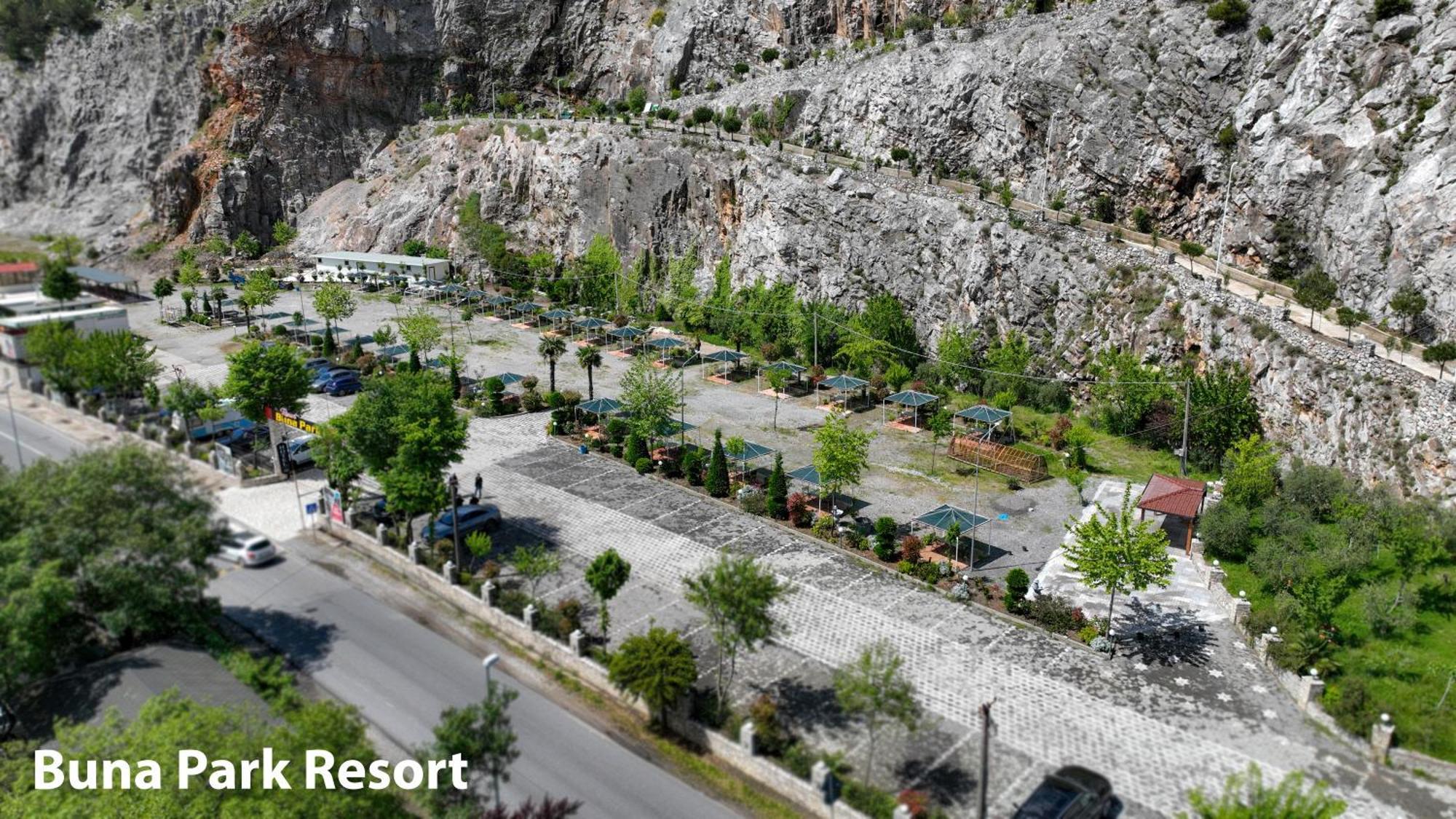 Buna Park Hotel Shkoder Bagian luar foto